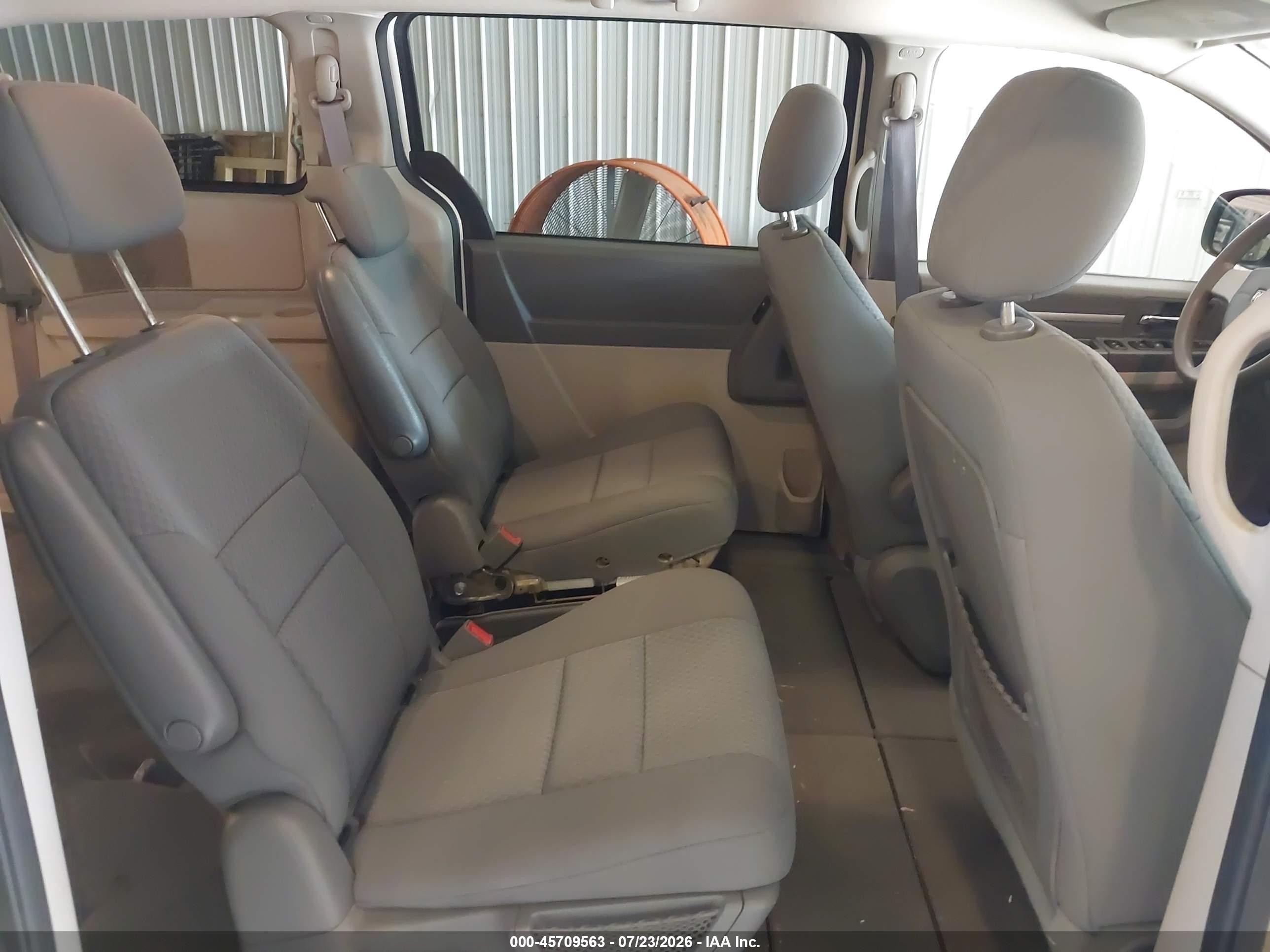 2010 Dodge Grand Caravan Se Gray vin: 2D4RN4DE9AR111369