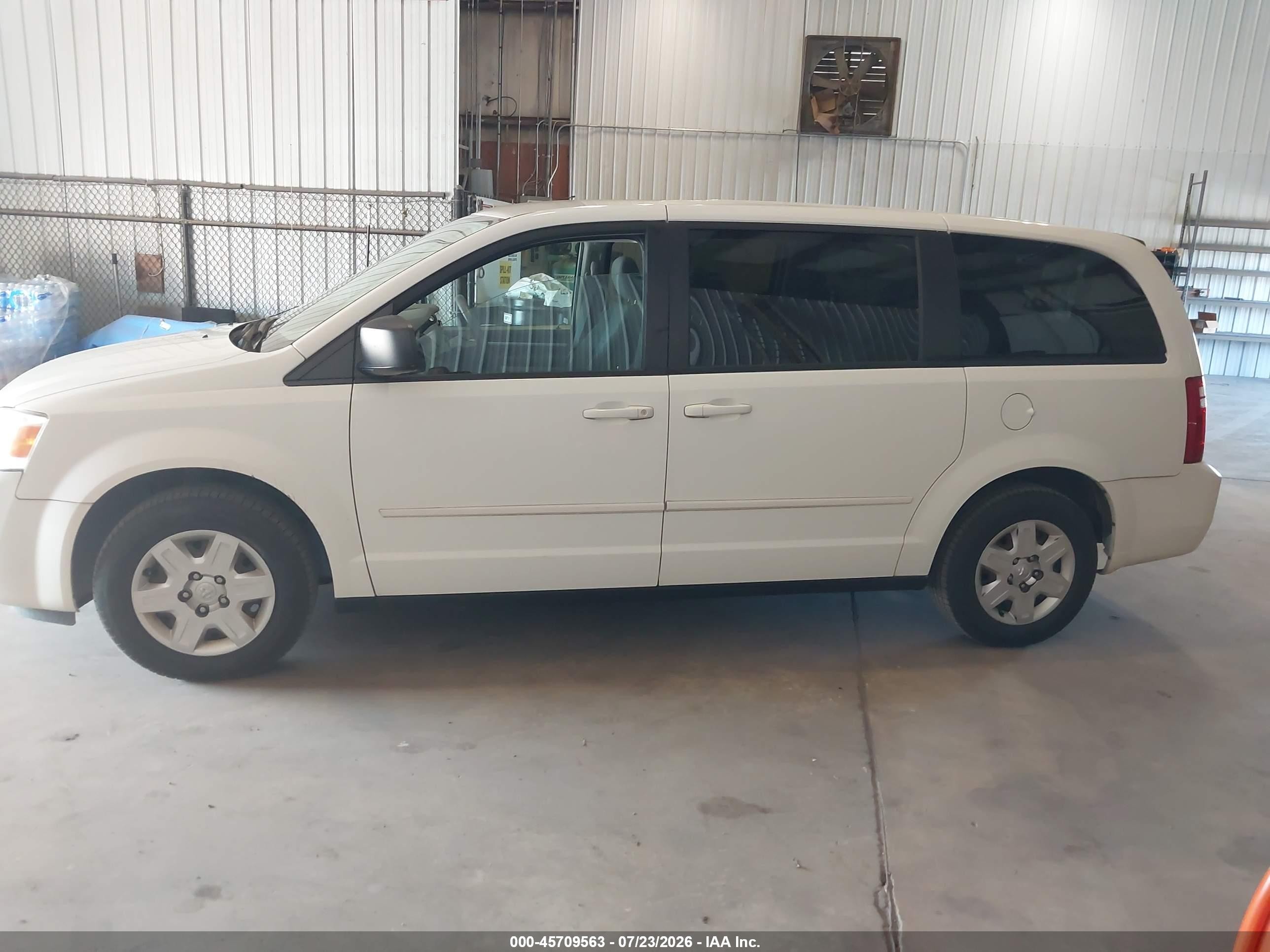 2010 Dodge Grand Caravan Se Gray vin: 2D4RN4DE9AR111369