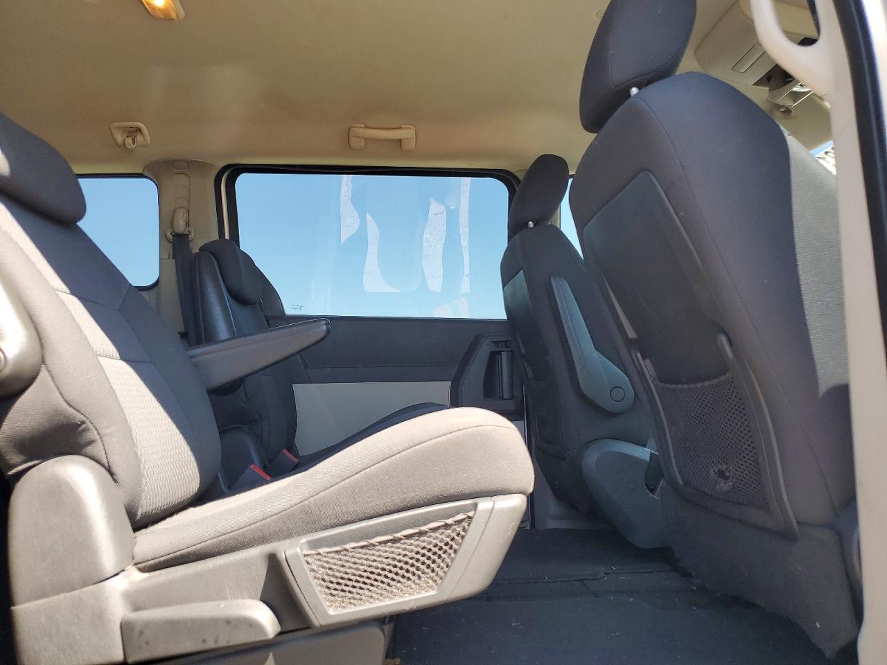 2010 Dodge Grand Caravan Se Silver vin: 2D4RN4DE9AR166890