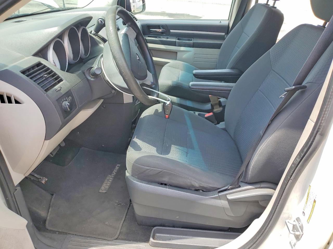 2010 Dodge Grand Caravan Se White vin: 2D4RN4DE9AR207292
