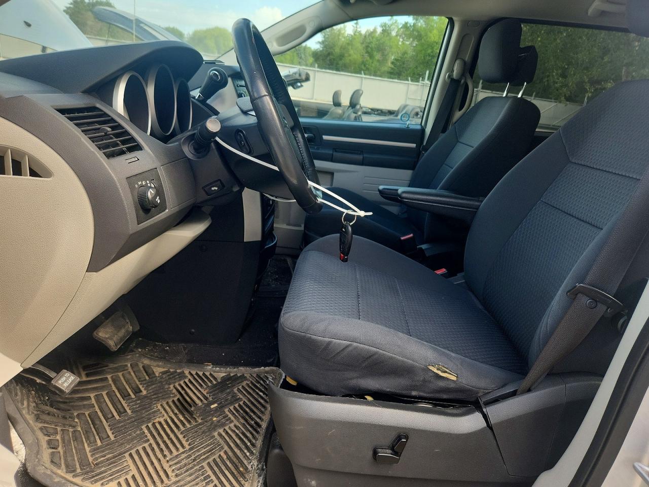 2010 Dodge Grand Caravan Se Silver vin: 2D4RN4DE9AR275382