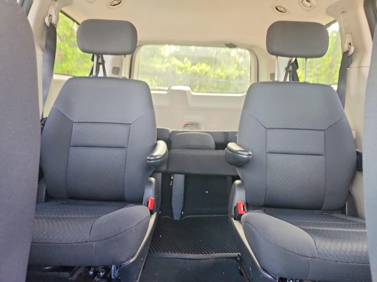 2010 Dodge Grand Caravan Se Silver vin: 2D4RN4DE9AR275382
