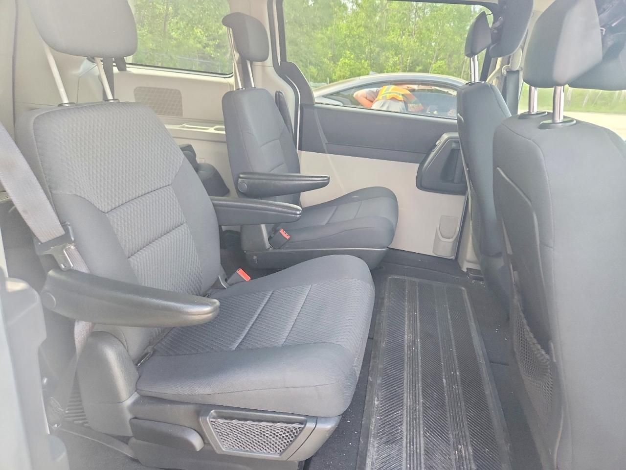 2010 Dodge Grand Caravan Se Silver vin: 2D4RN4DE9AR275382