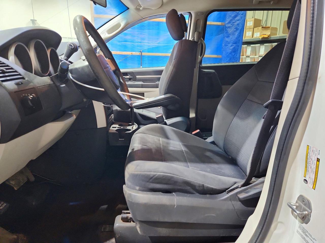 2010 Dodge Grand Caravan Se Белый vin: 2D4RN4DE9AR297138