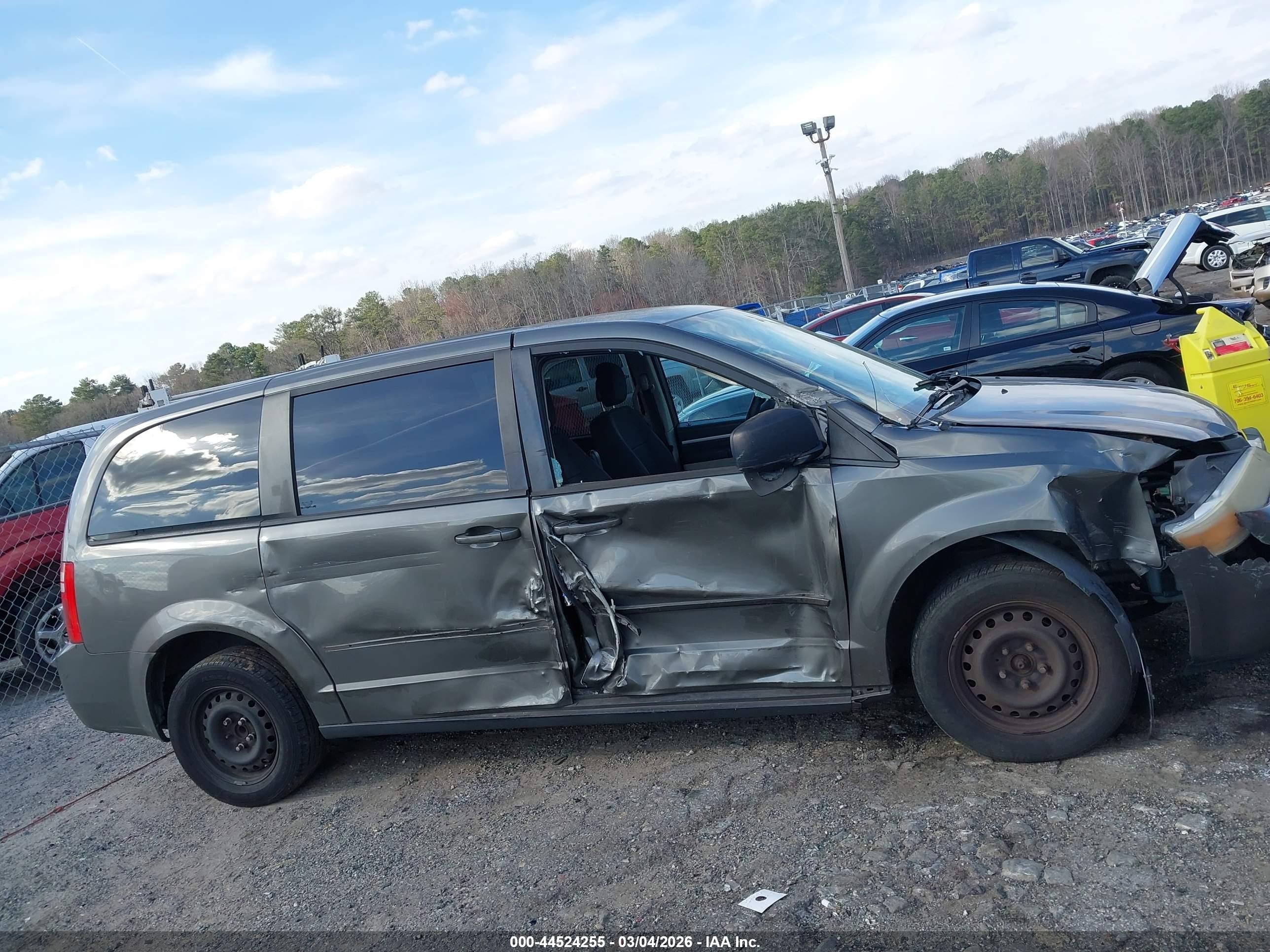 2010 Dodge Grand Caravan Se Gray vin: 2D4RN4DE9AR380195