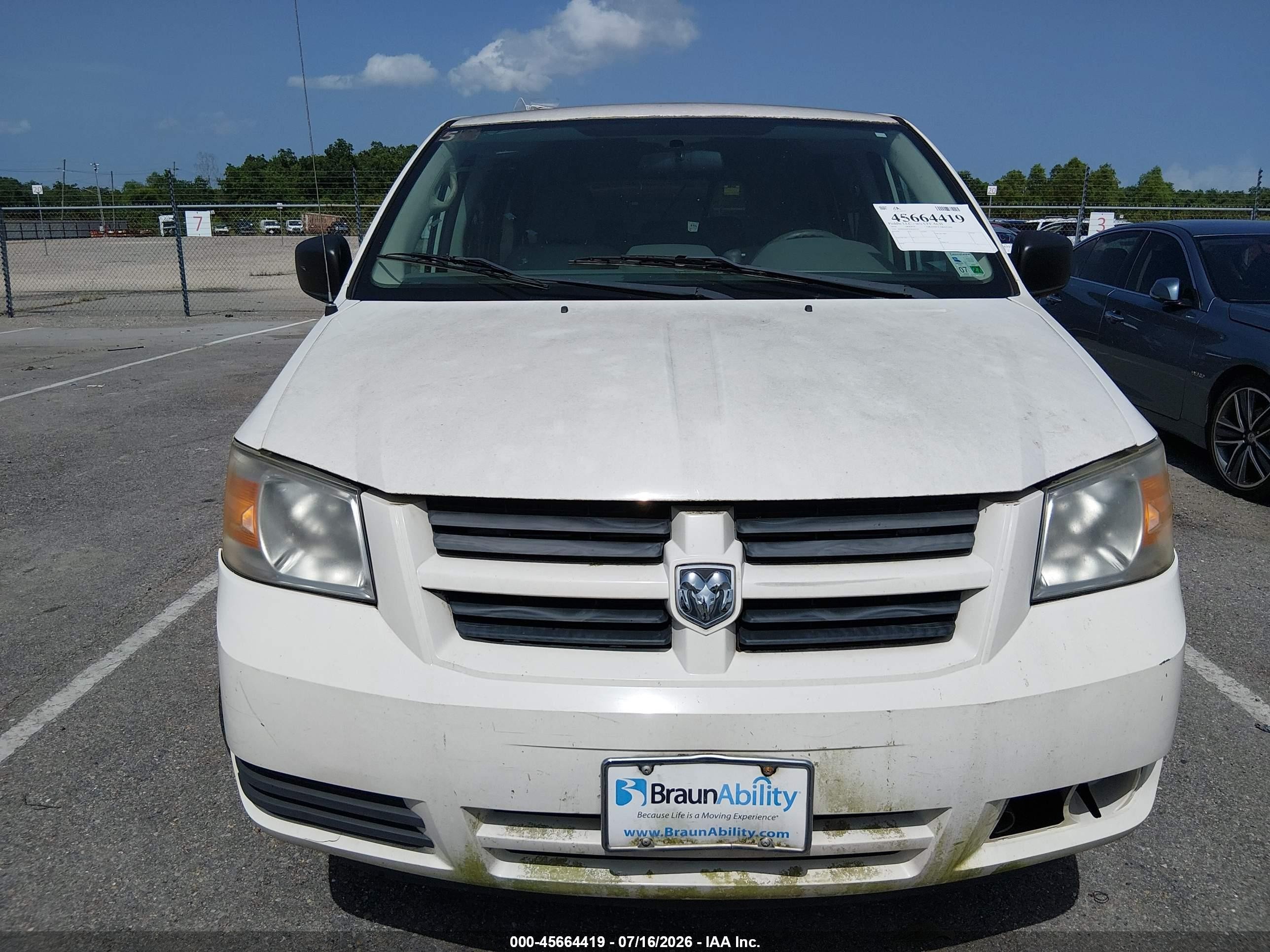 2010 Dodge Grand Caravan Se White vin: 2D4RN4DE9AR445370