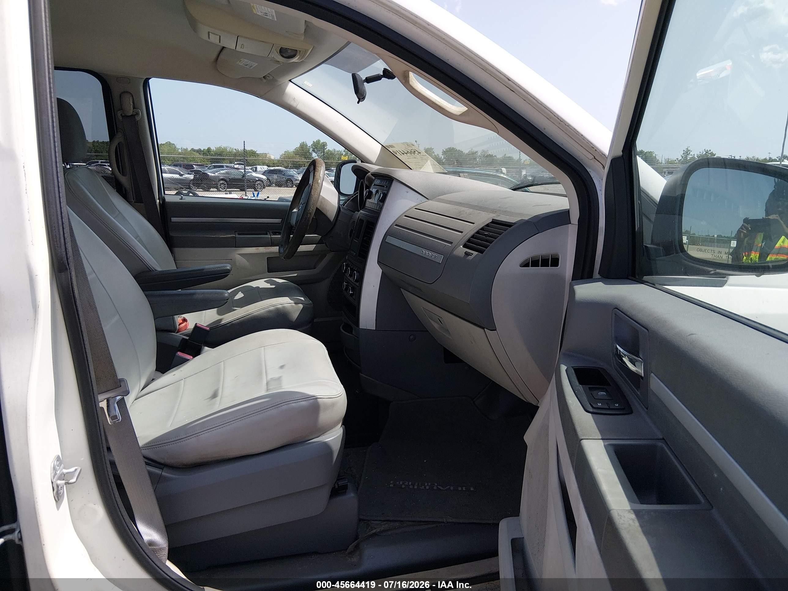 2010 Dodge Grand Caravan Se White vin: 2D4RN4DE9AR445370