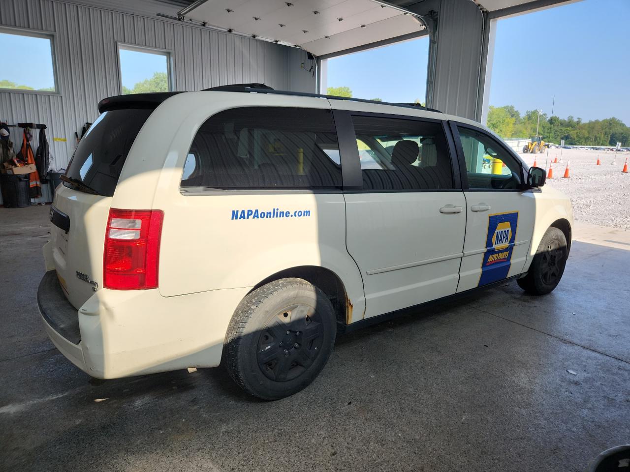 2010 Dodge Grand Caravan Se White vin: 2D4RN4DEXAR134725 Damage: Right Qtr Panel, Corrosion, > 12 Inches