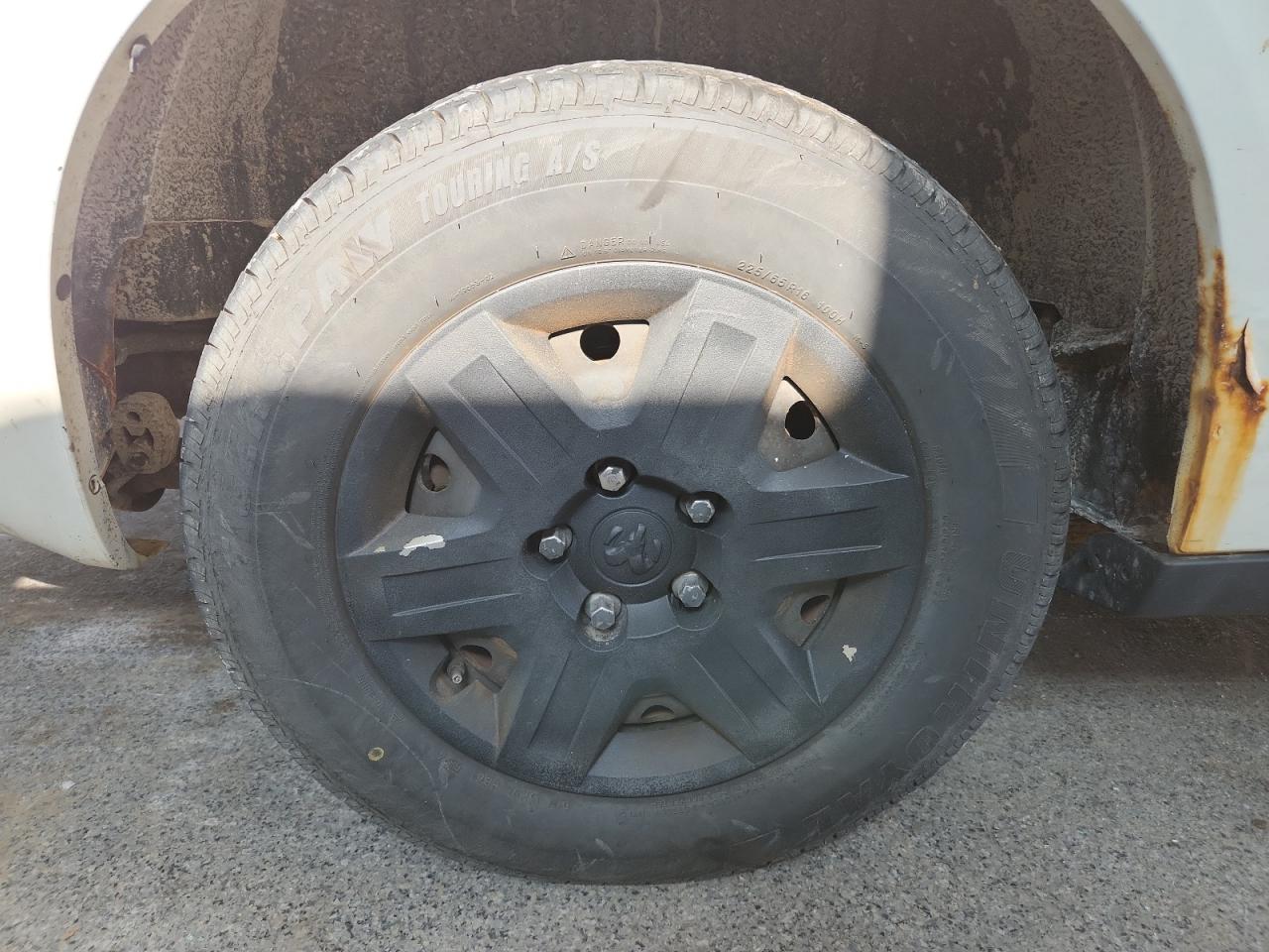 2010 Dodge Grand Caravan Se White vin: 2D4RN4DEXAR134725 Damage: Right Rear Wheel Cover, Peeling, 6 To 7 Inches