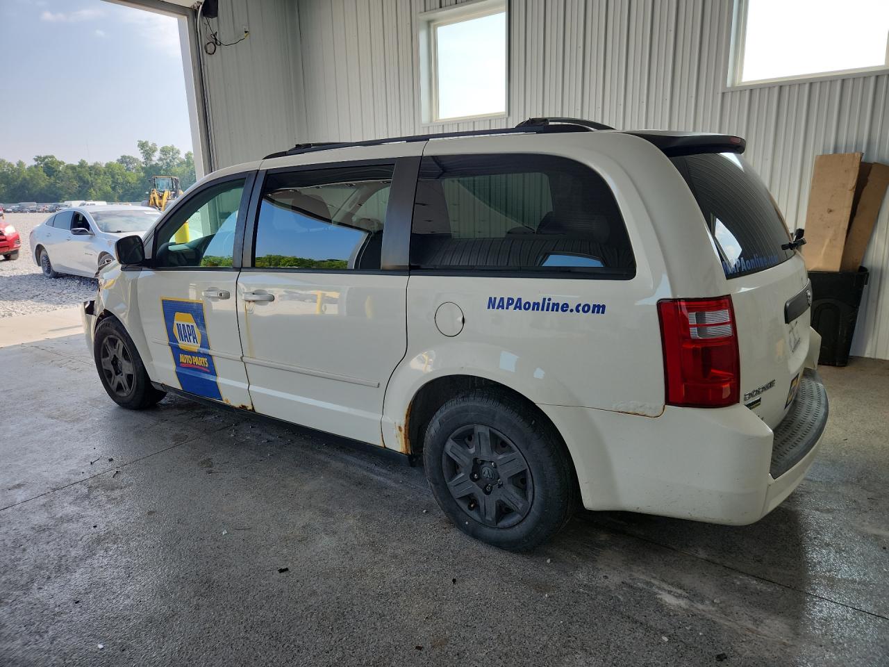 2010 Dodge Grand Caravan Se White vin: 2D4RN4DEXAR134725 Damage: Left Qtr Panel, Corrosion, > 12 Inches