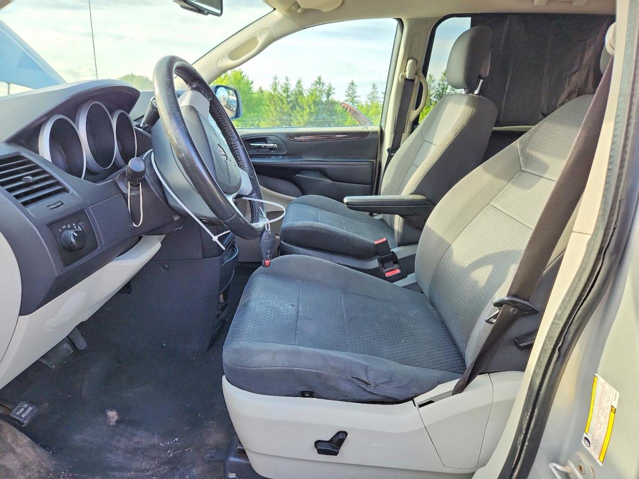 2010 Dodge Grand Caravan Se Silver vin: 2D4RN4DEXAR400681