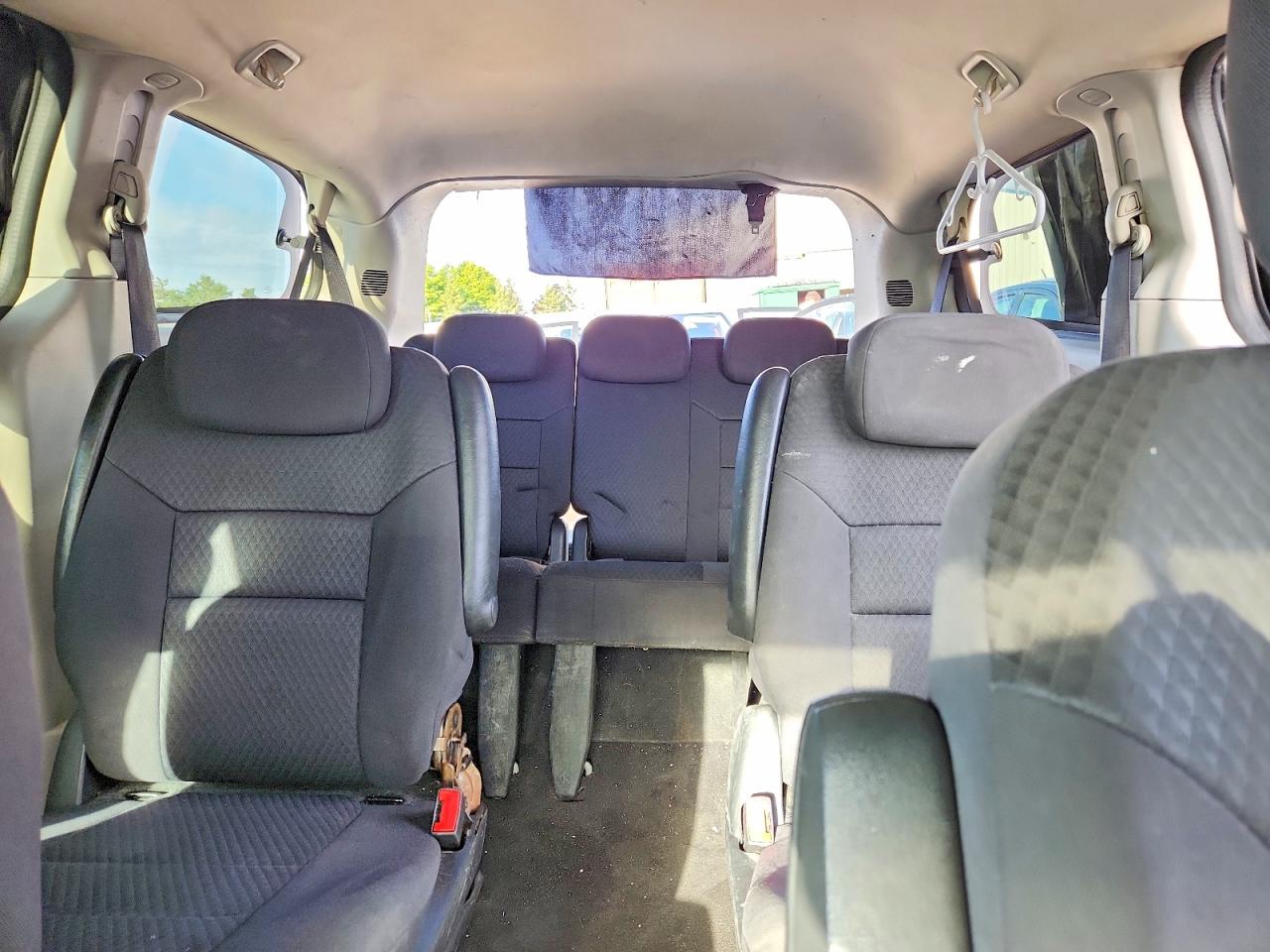 2010 Dodge Grand Caravan Se Silver vin: 2D4RN4DEXAR400681
