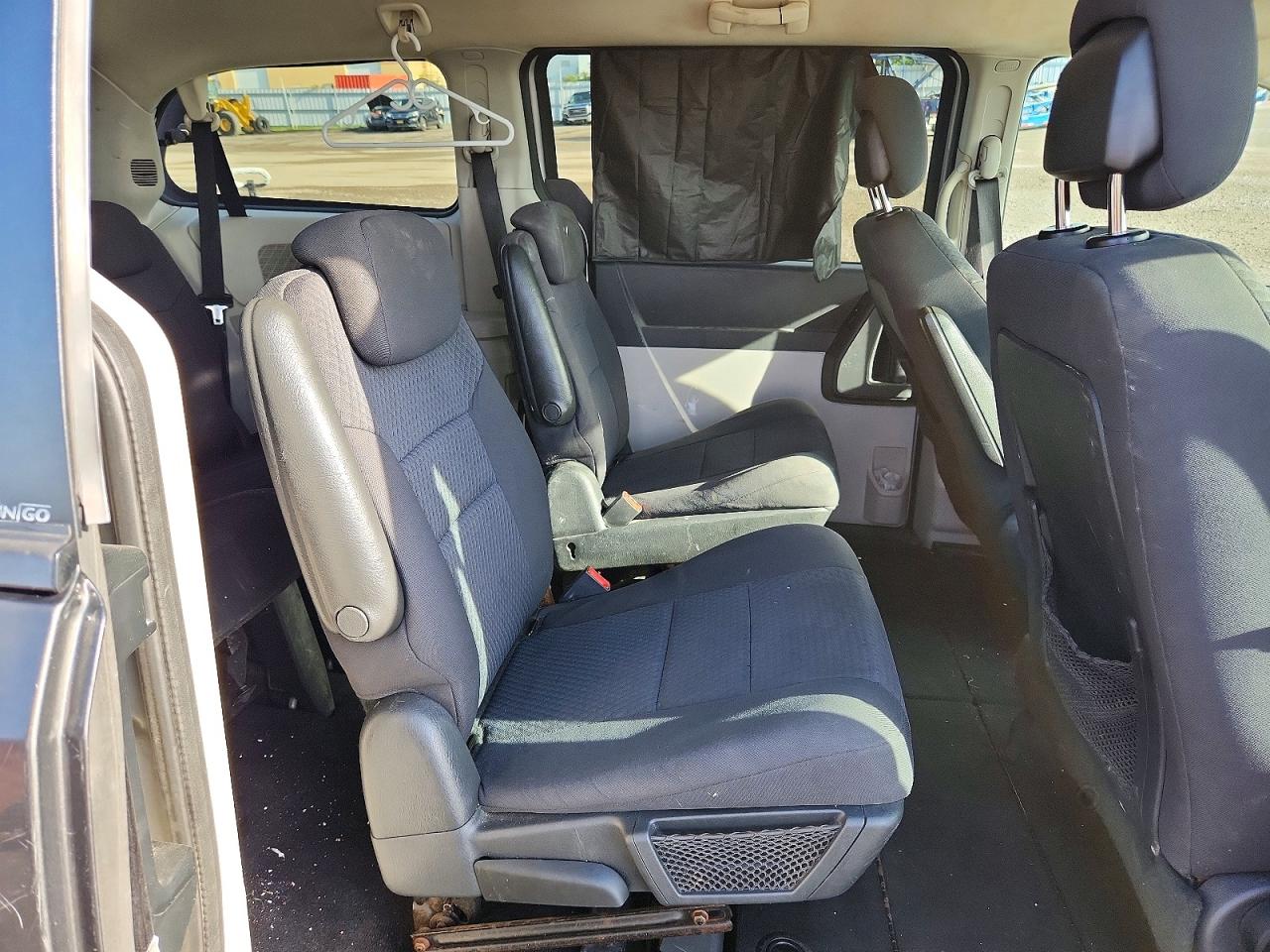 2010 Dodge Grand Caravan Se Silver vin: 2D4RN4DEXAR400681