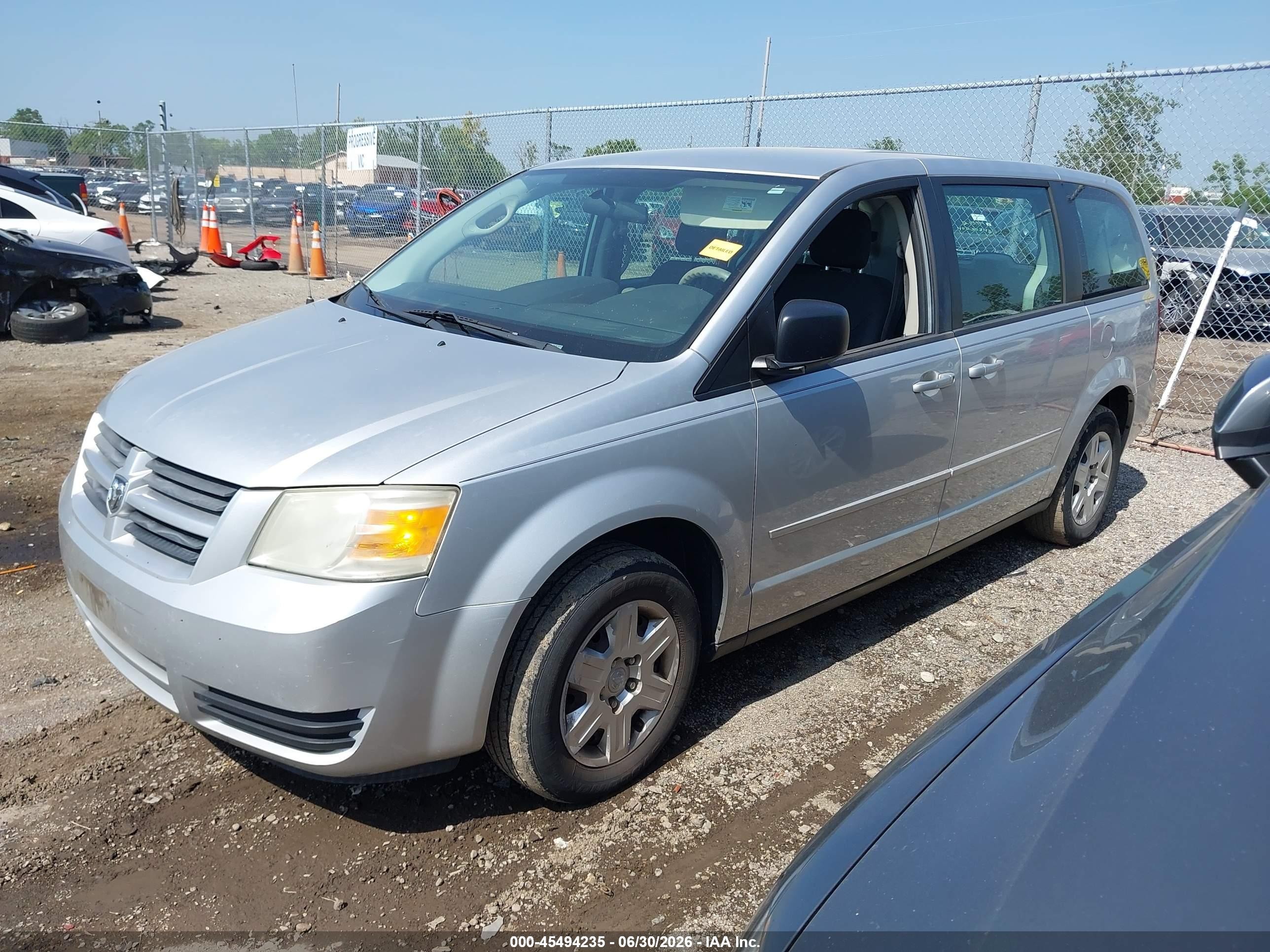 2010 Dodge Grand Caravan Se Silver vin: 2D4RN4DEXAR434992