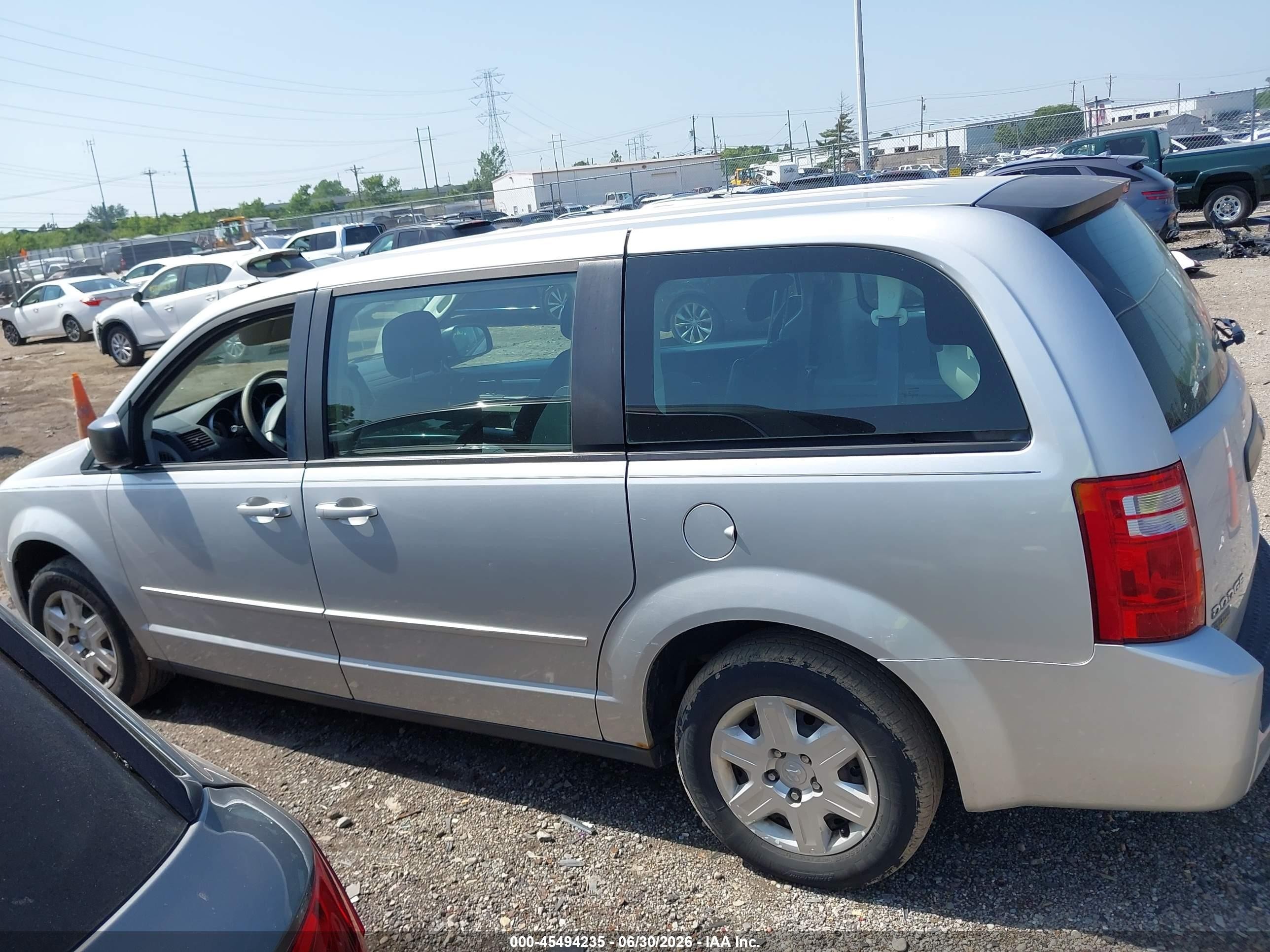 2010 Dodge Grand Caravan Se Silver vin: 2D4RN4DEXAR434992