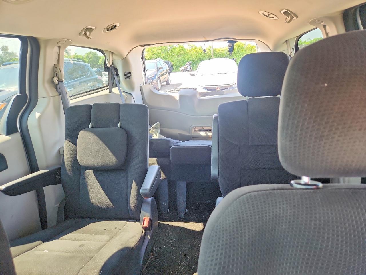 2011 Dodge Grand Caravan Express Gray vin: 2D4RN4DG0BR792668