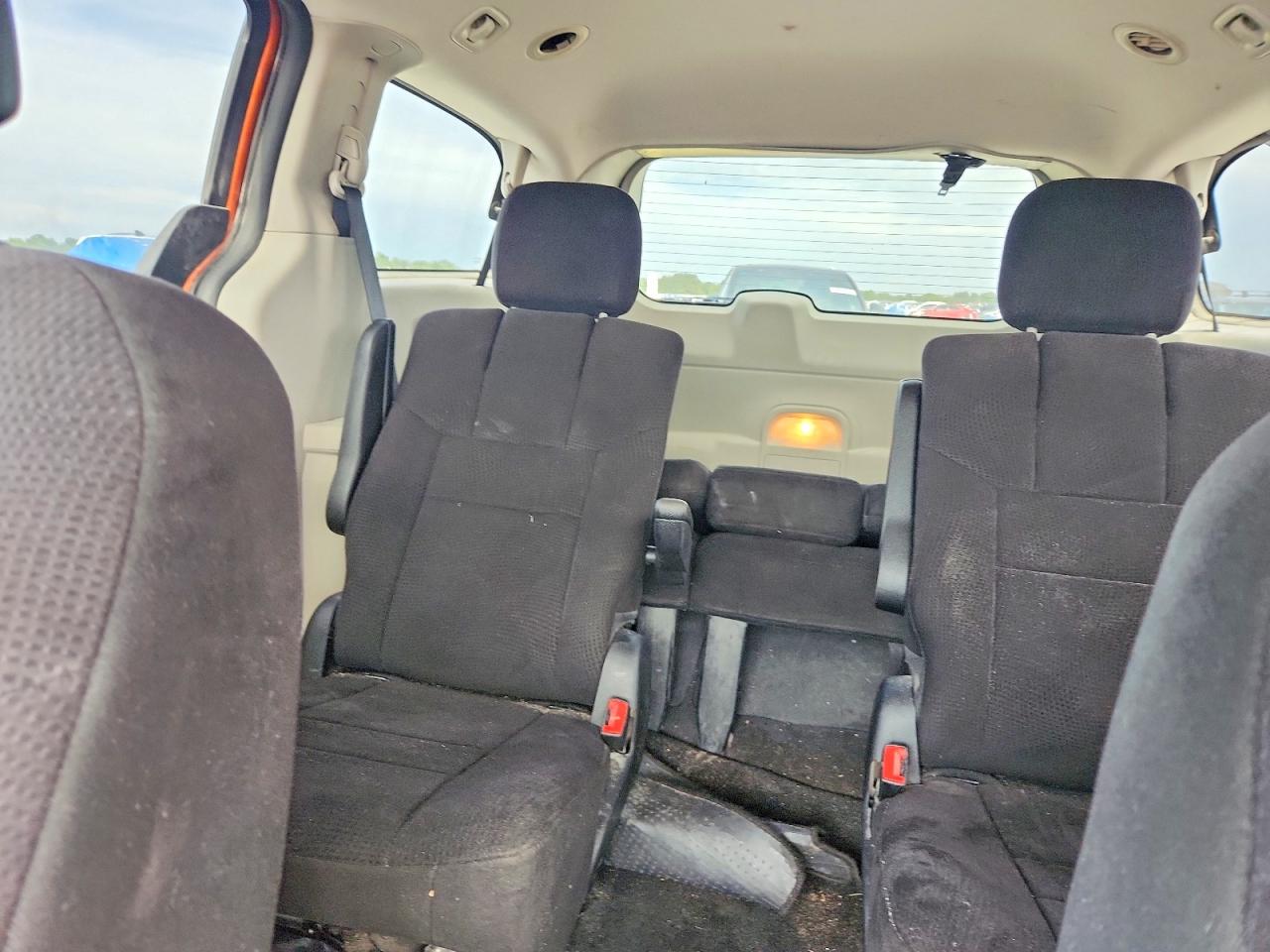 2011 Dodge Grand Caravan Express Orange vin: 2D4RN4DG1BR697374