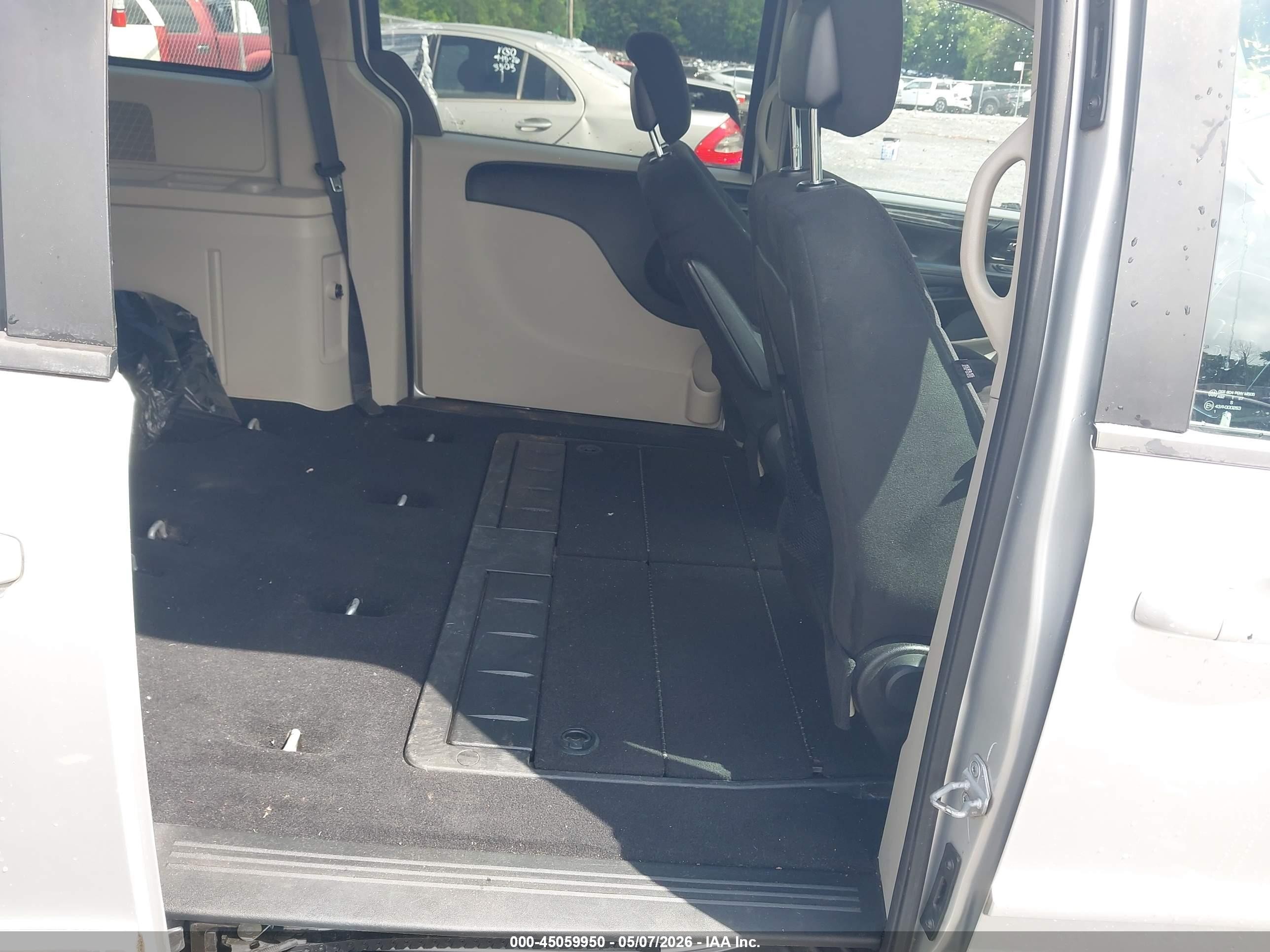 2011 Dodge Grand Caravan Express Silver vin: 2D4RN4DG2BR786323