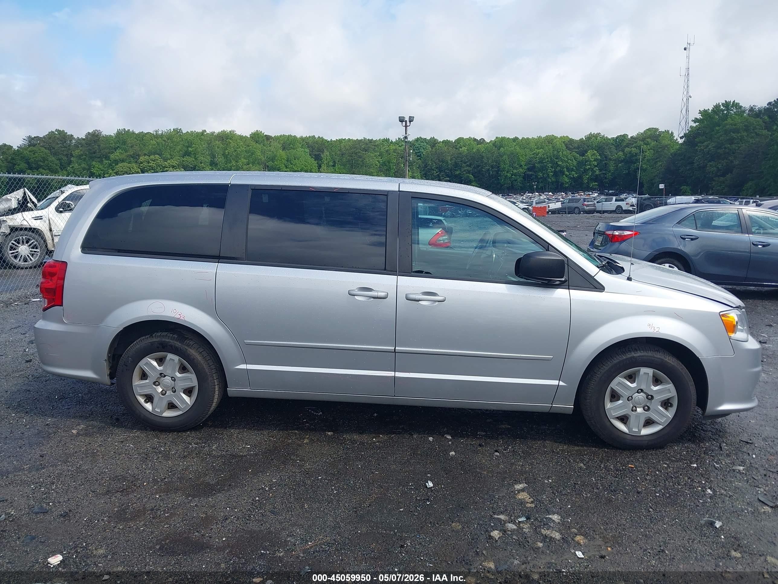 2011 Dodge Grand Caravan Express Silver vin: 2D4RN4DG2BR786323