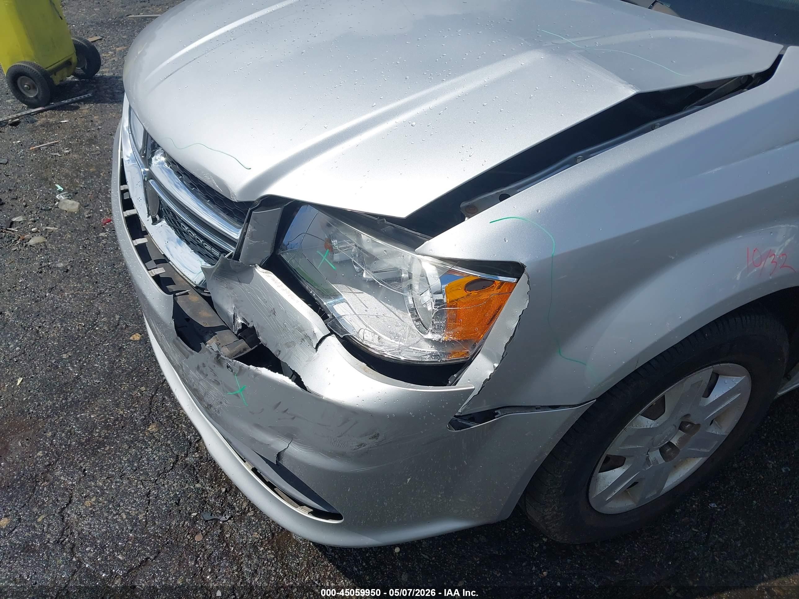 2011 Dodge Grand Caravan Express Silver vin: 2D4RN4DG2BR786323