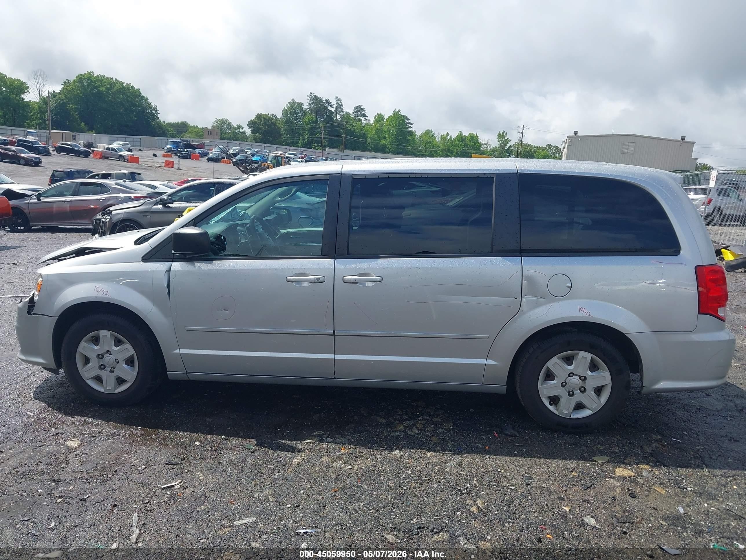 2011 Dodge Grand Caravan Express Silver vin: 2D4RN4DG2BR786323
