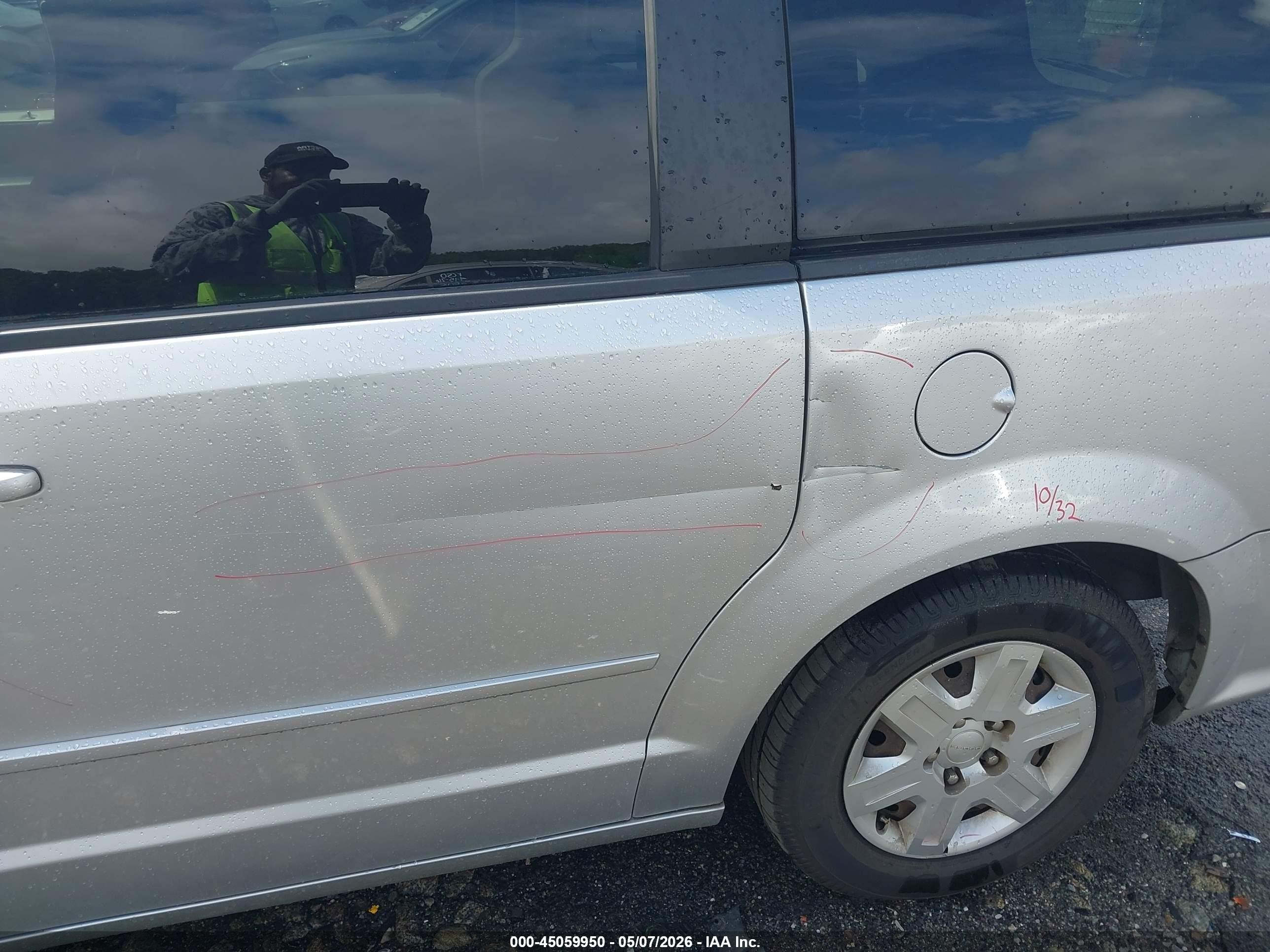 2011 Dodge Grand Caravan Express Silver vin: 2D4RN4DG2BR786323
