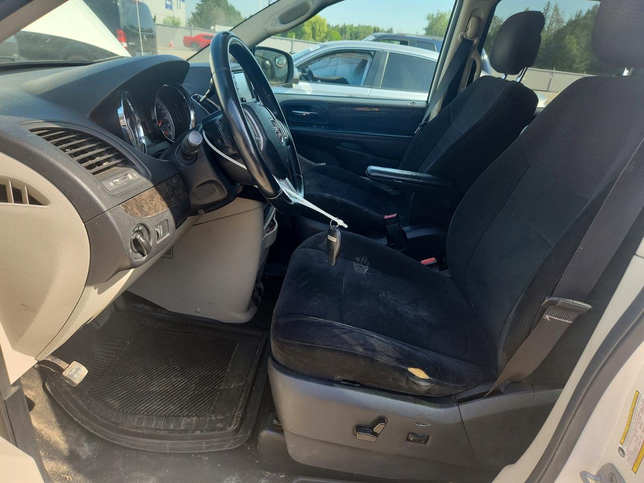 2011 Dodge Grand Caravan Express White vin: 2D4RN4DG4BR725555