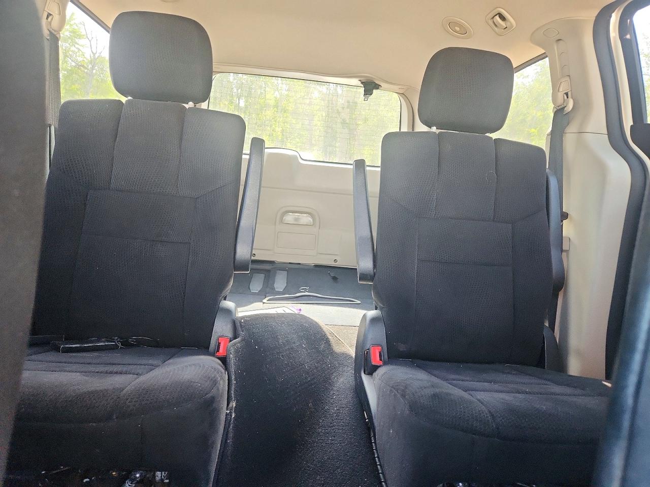 2011 Dodge Grand Caravan Express White vin: 2D4RN4DG4BR725555
