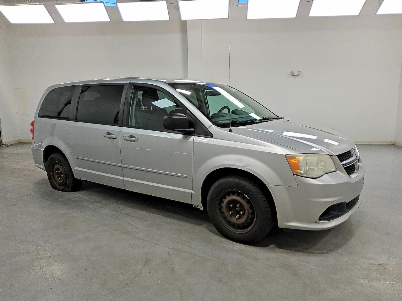 2011 Dodge Grand Caravan Express Silver vin: 2D4RN4DG5BR672459