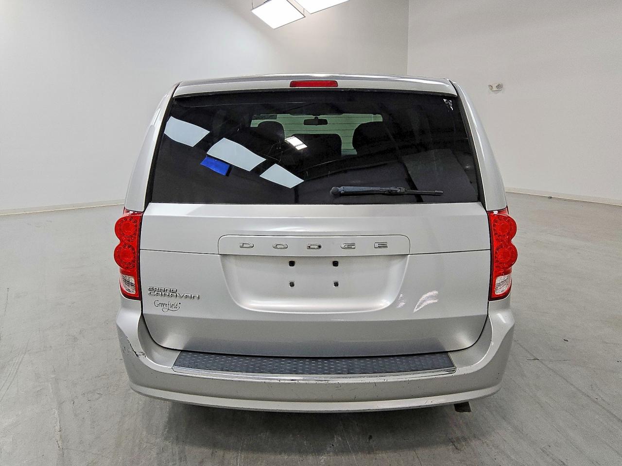 2011 Dodge Grand Caravan Express Silver vin: 2D4RN4DG5BR672459