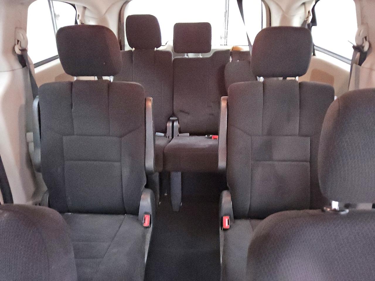 2011 Dodge Grand Caravan Express Silver vin: 2D4RN4DG5BR672459