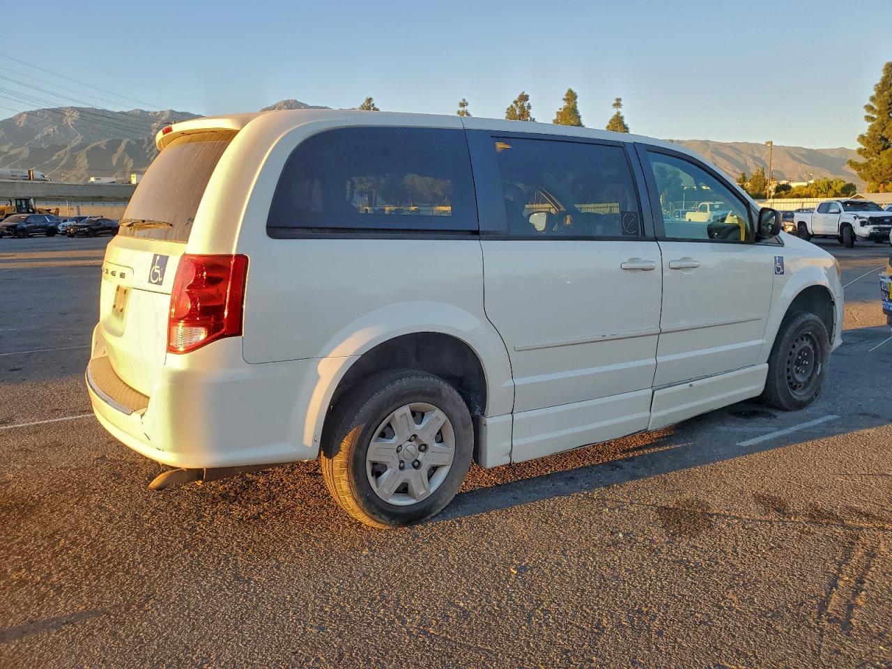 2011 Dodge Grand Caravan Express White vin: 2D4RN4DG5BR779009