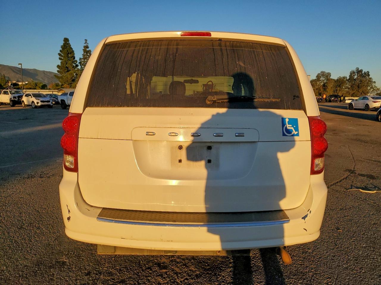 2011 Dodge Grand Caravan Express White vin: 2D4RN4DG5BR779009