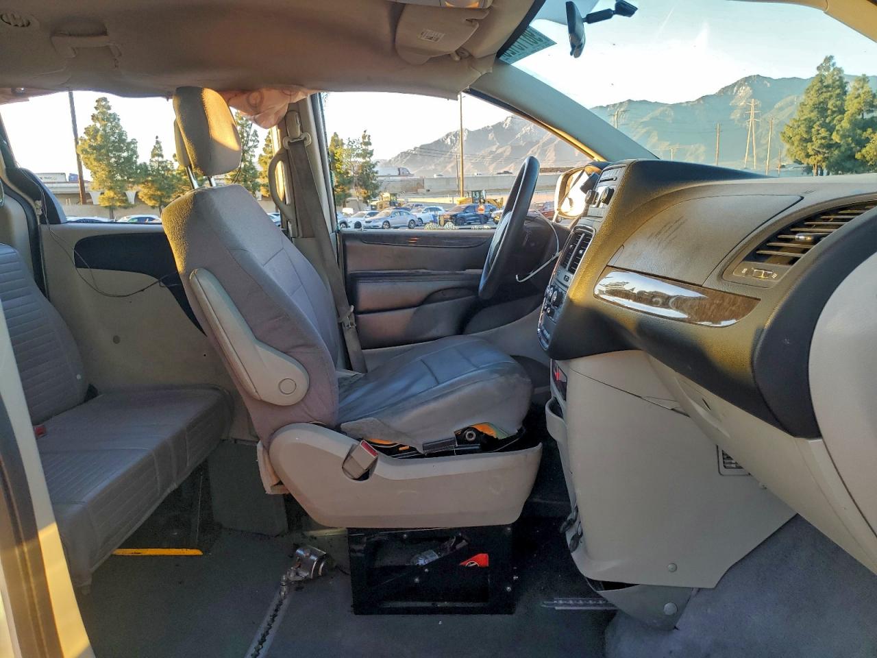 2011 Dodge Grand Caravan Express White vin: 2D4RN4DG5BR779009
