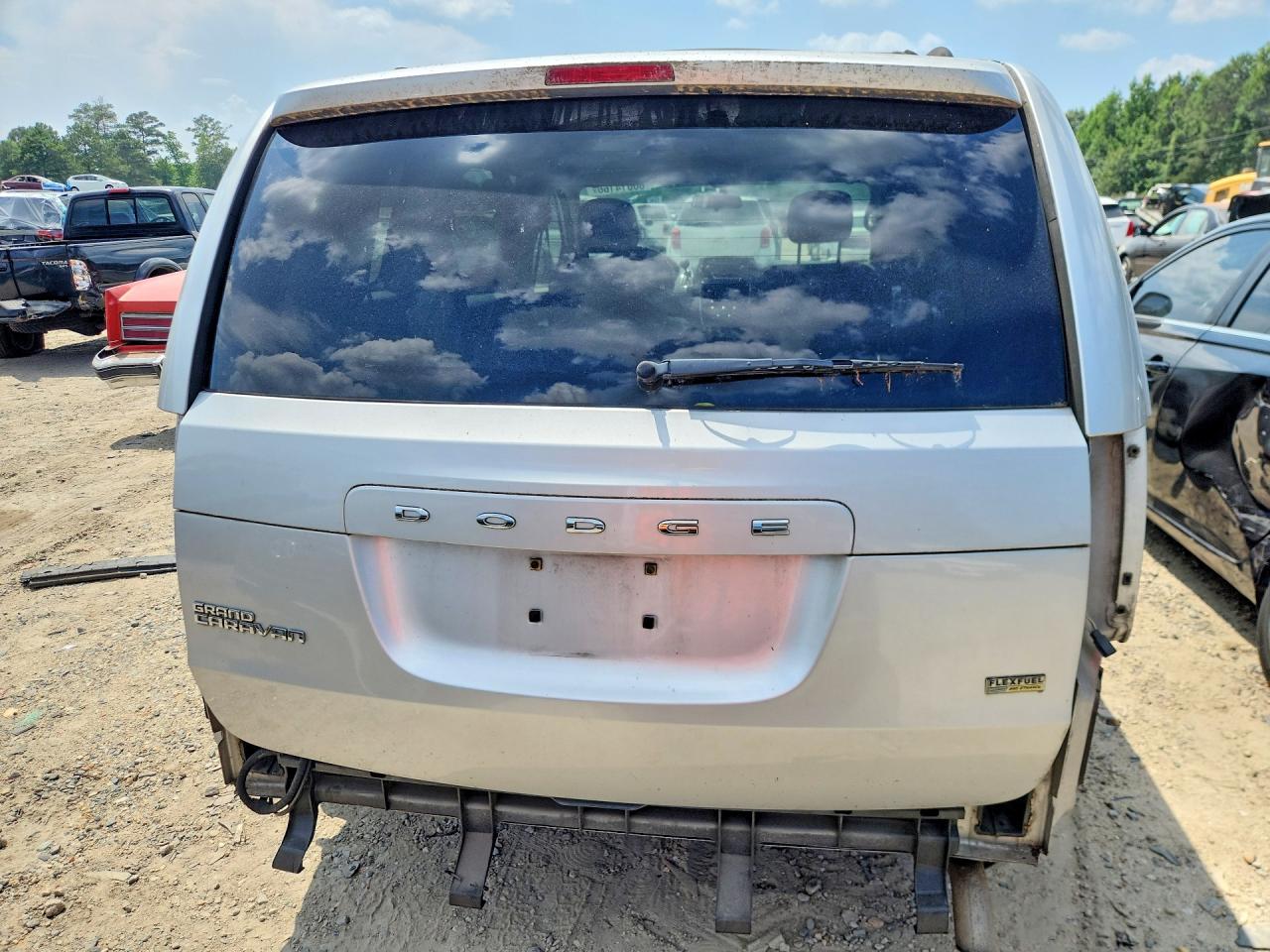2011 Dodge Grand Caravan Express Silver vin: 2D4RN4DG6BR618815