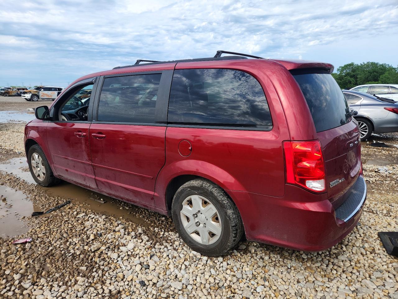 2011 Dodge Grand Caravan Express Red vin: 2D4RN4DG7BR608889