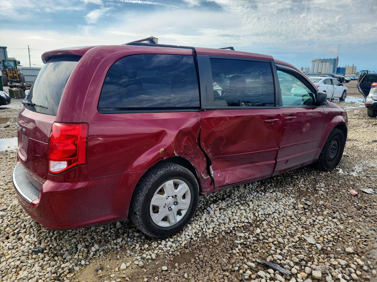 2011 Dodge Grand Caravan Express Red vin: 2D4RN4DG7BR608889