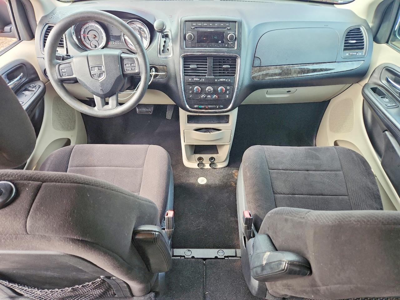 2011 Dodge Grand Caravan Express Red vin: 2D4RN4DG7BR608889