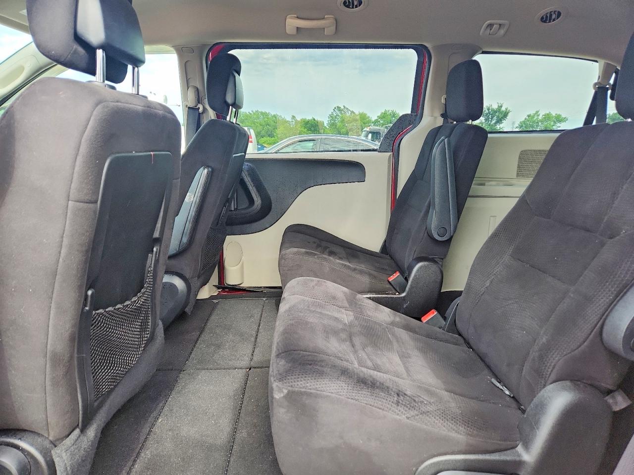 2011 Dodge Grand Caravan Express Red vin: 2D4RN4DG7BR608889