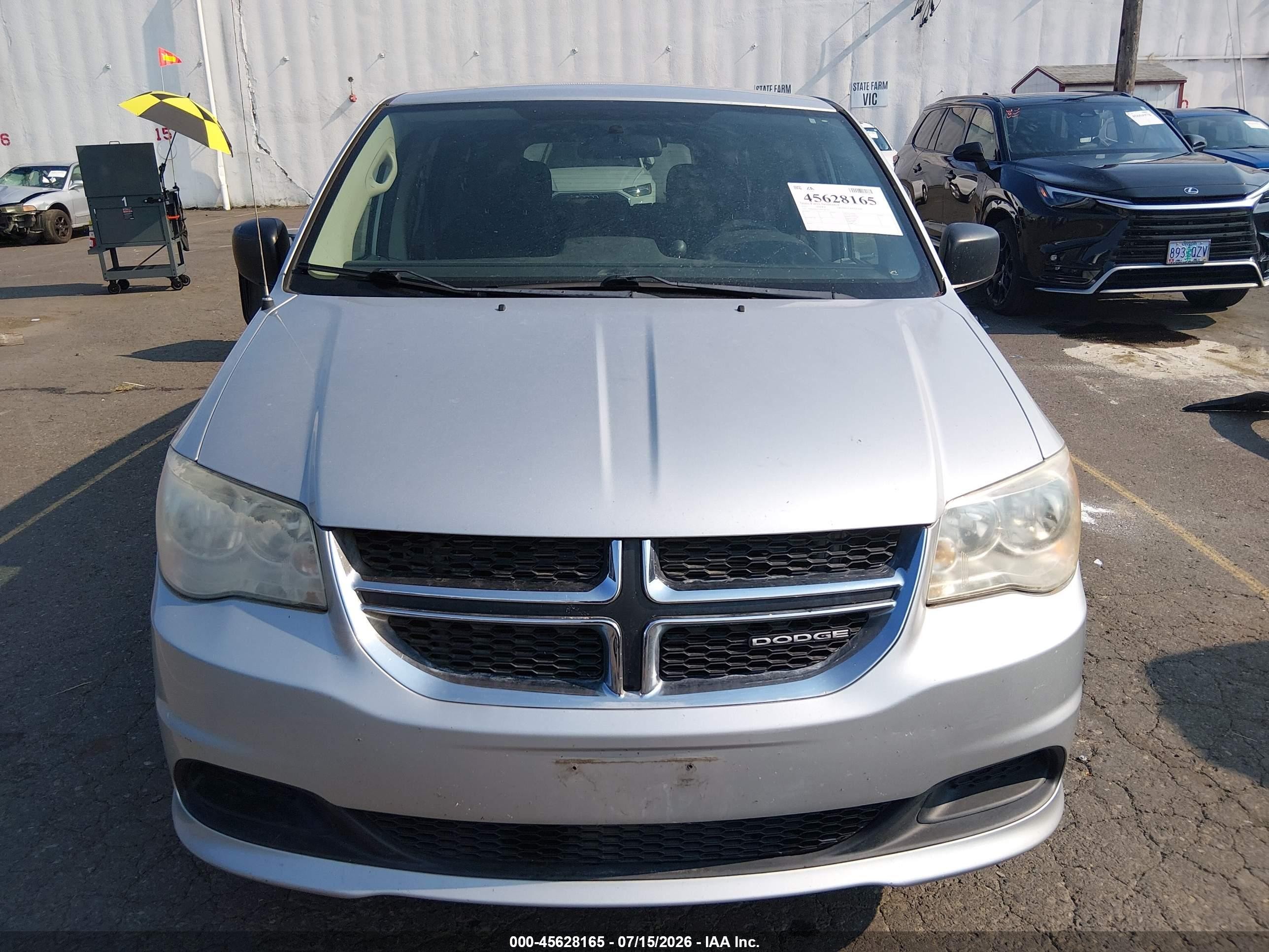 2011 Dodge Grand Caravan Express Silver vin: 2D4RN4DG7BR700357