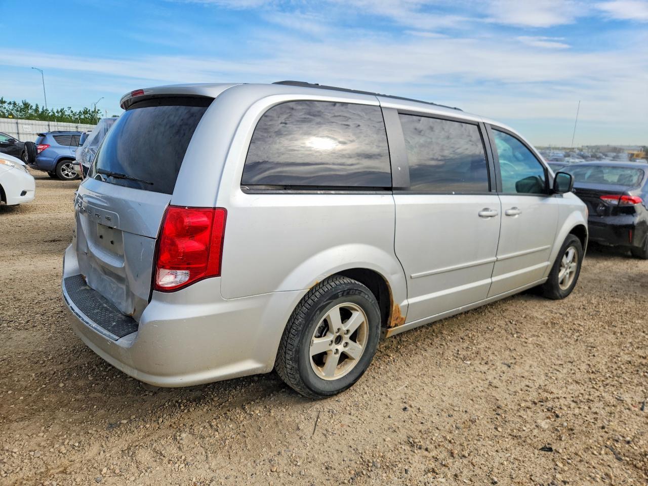 2011 Dodge Grand Caravan Express Silver vin: 2D4RN4DG8BR632439