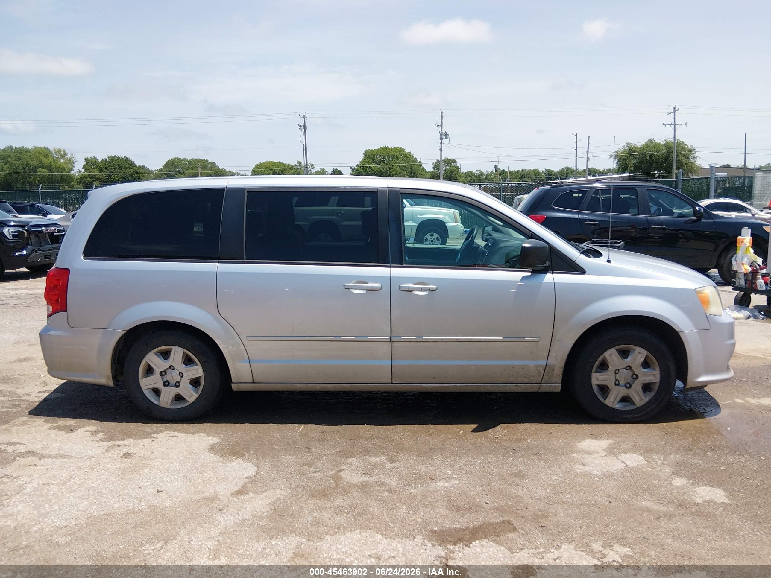 2011 Dodge Grand Caravan Express Silver vin: 2D4RN4DG8BR773673