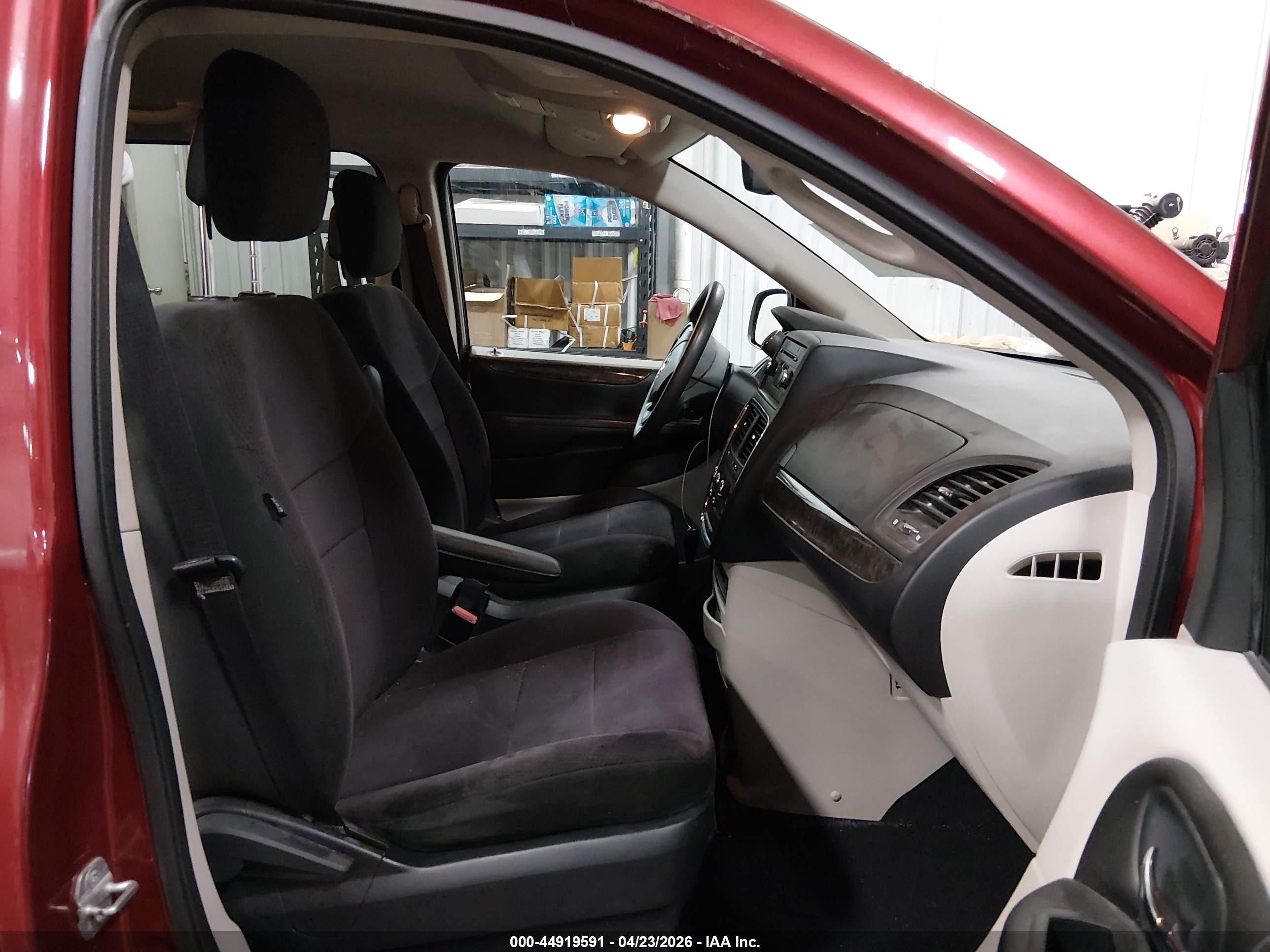 2011 Dodge Grand Caravan Express Red vin: 2D4RN4DG9BR715409