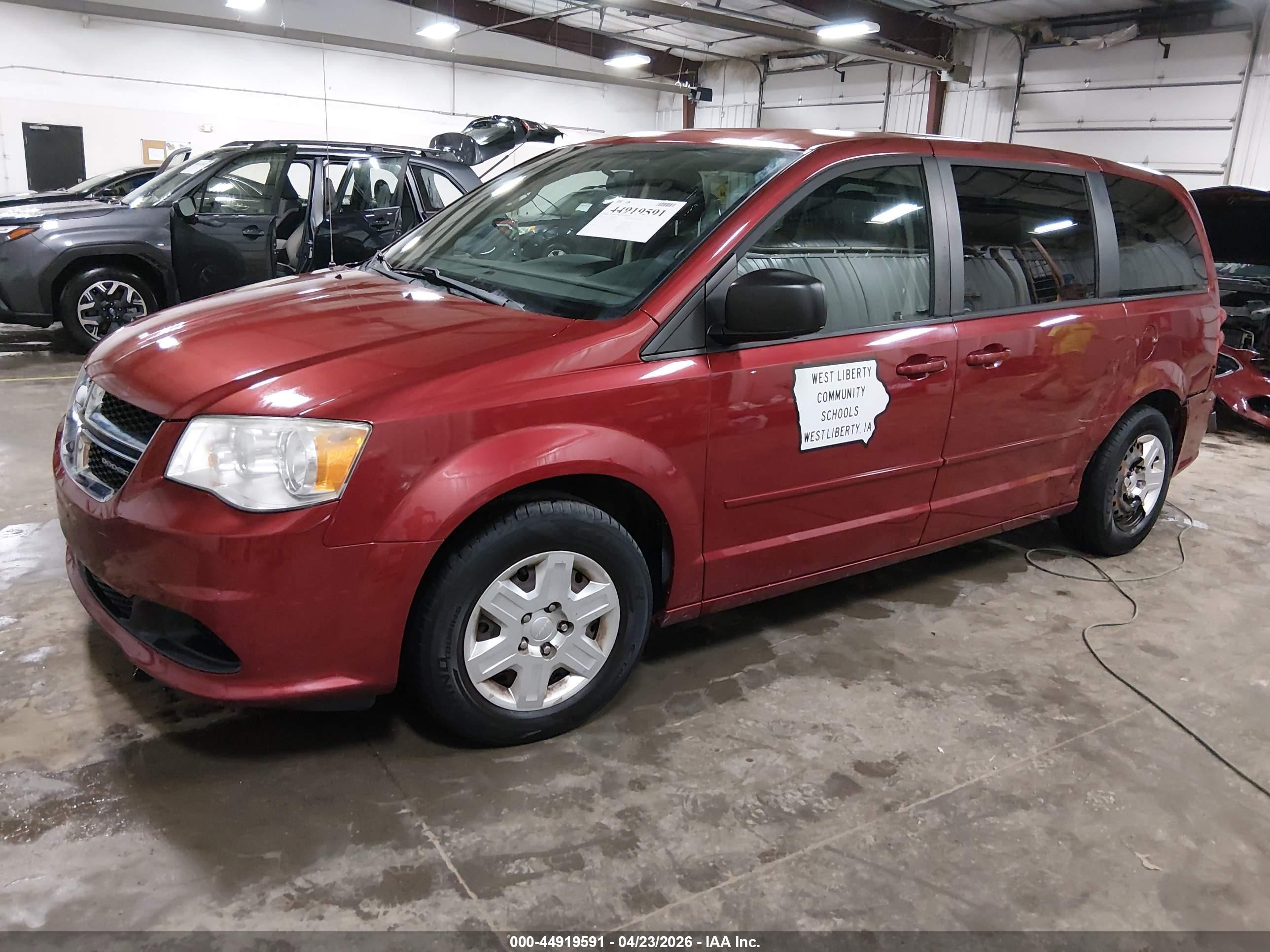 2011 Dodge Grand Caravan Express Red vin: 2D4RN4DG9BR715409