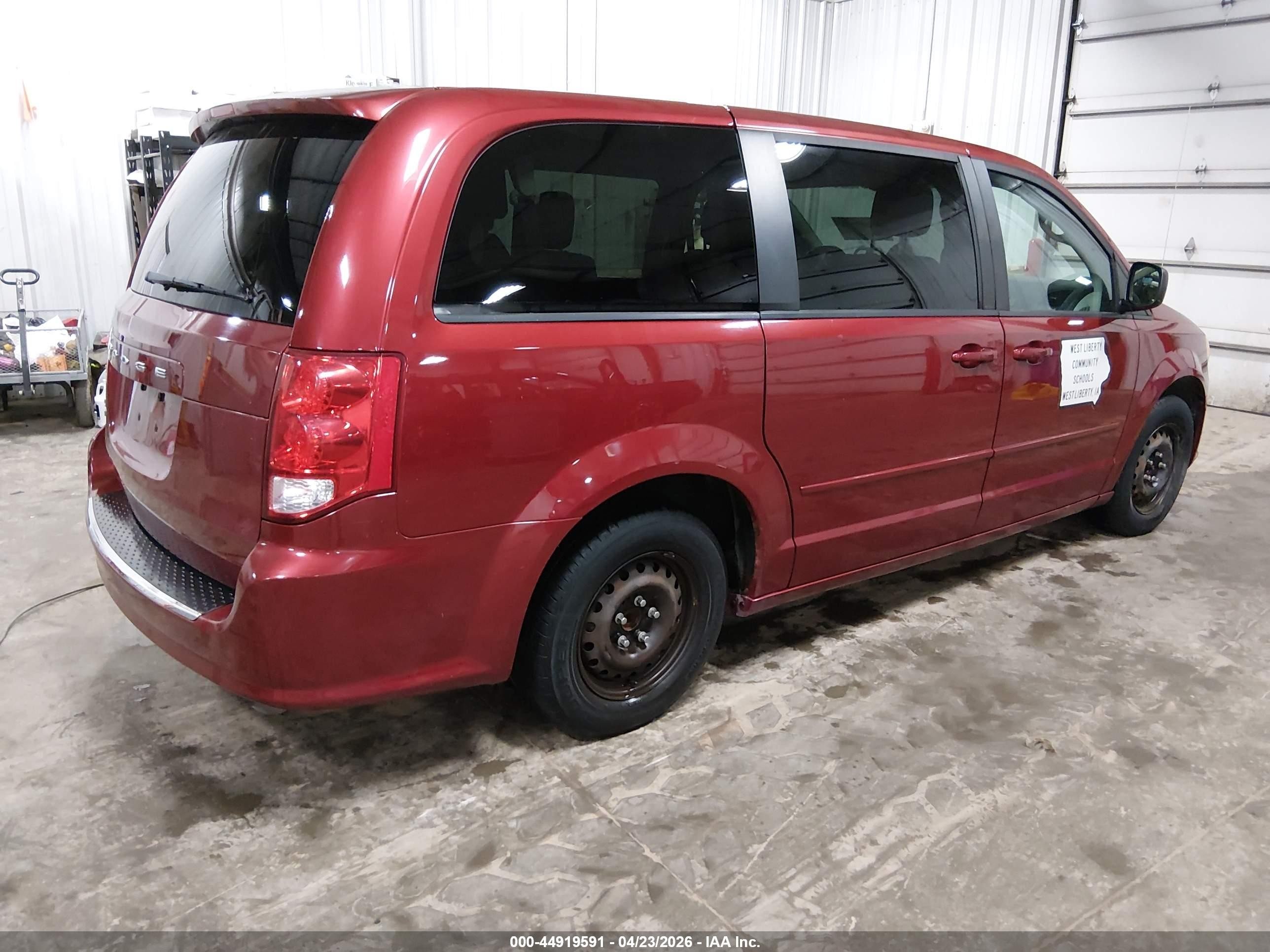 2011 Dodge Grand Caravan Express Red vin: 2D4RN4DG9BR715409
