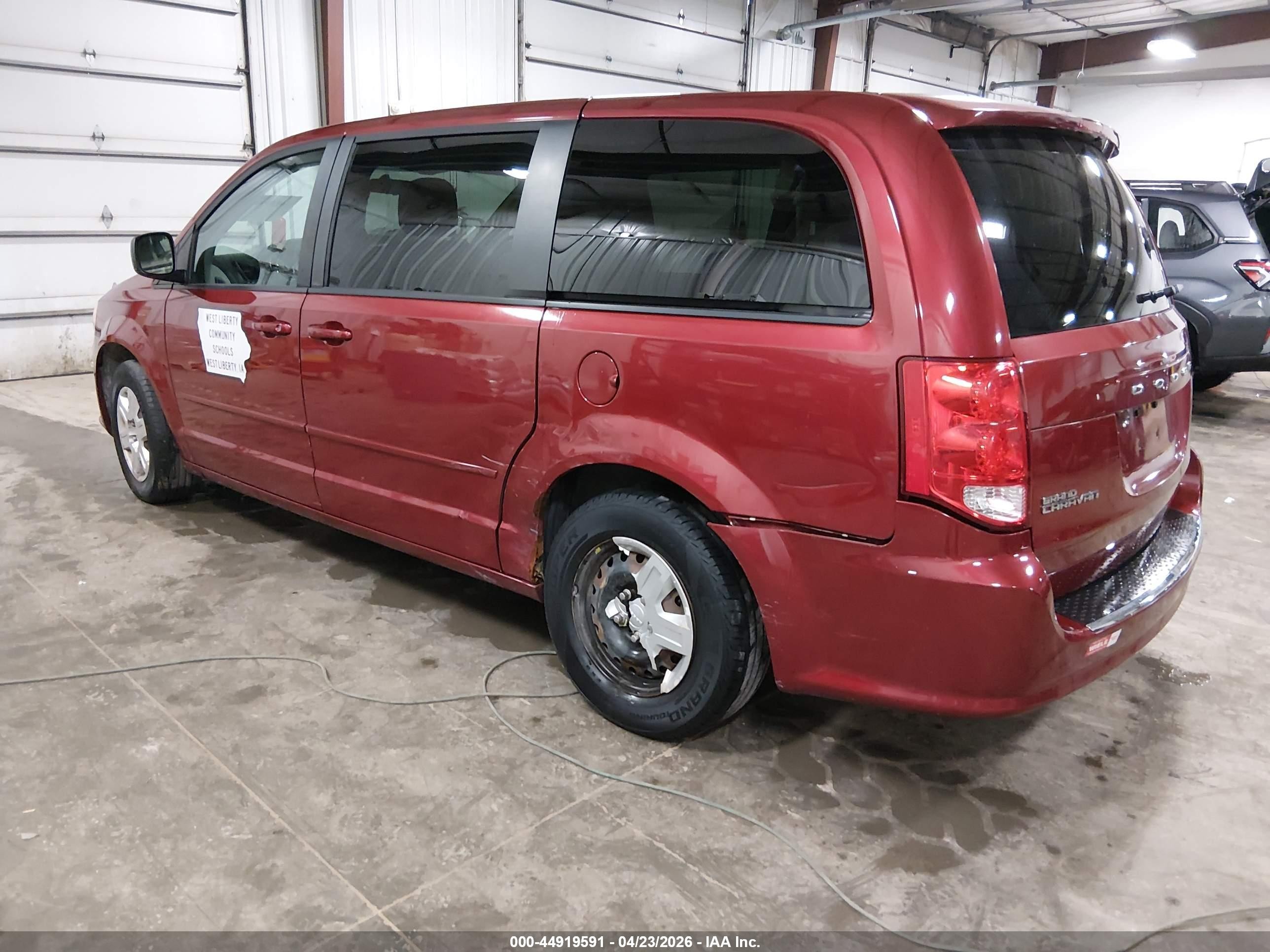 2011 Dodge Grand Caravan Express Red vin: 2D4RN4DG9BR715409