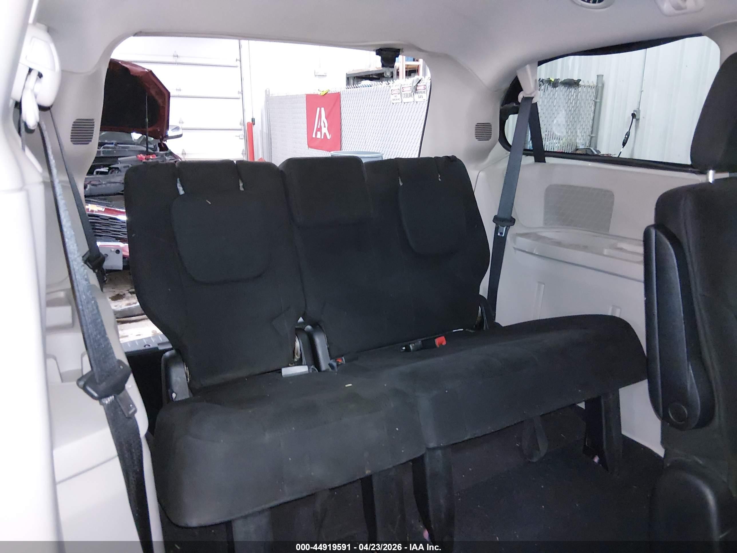 2011 Dodge Grand Caravan Express Red vin: 2D4RN4DG9BR715409
