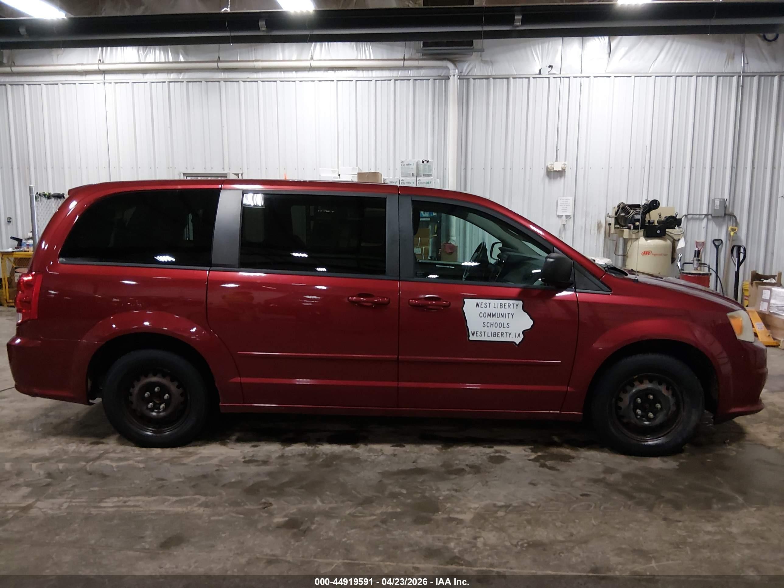 2011 Dodge Grand Caravan Express Red vin: 2D4RN4DG9BR715409