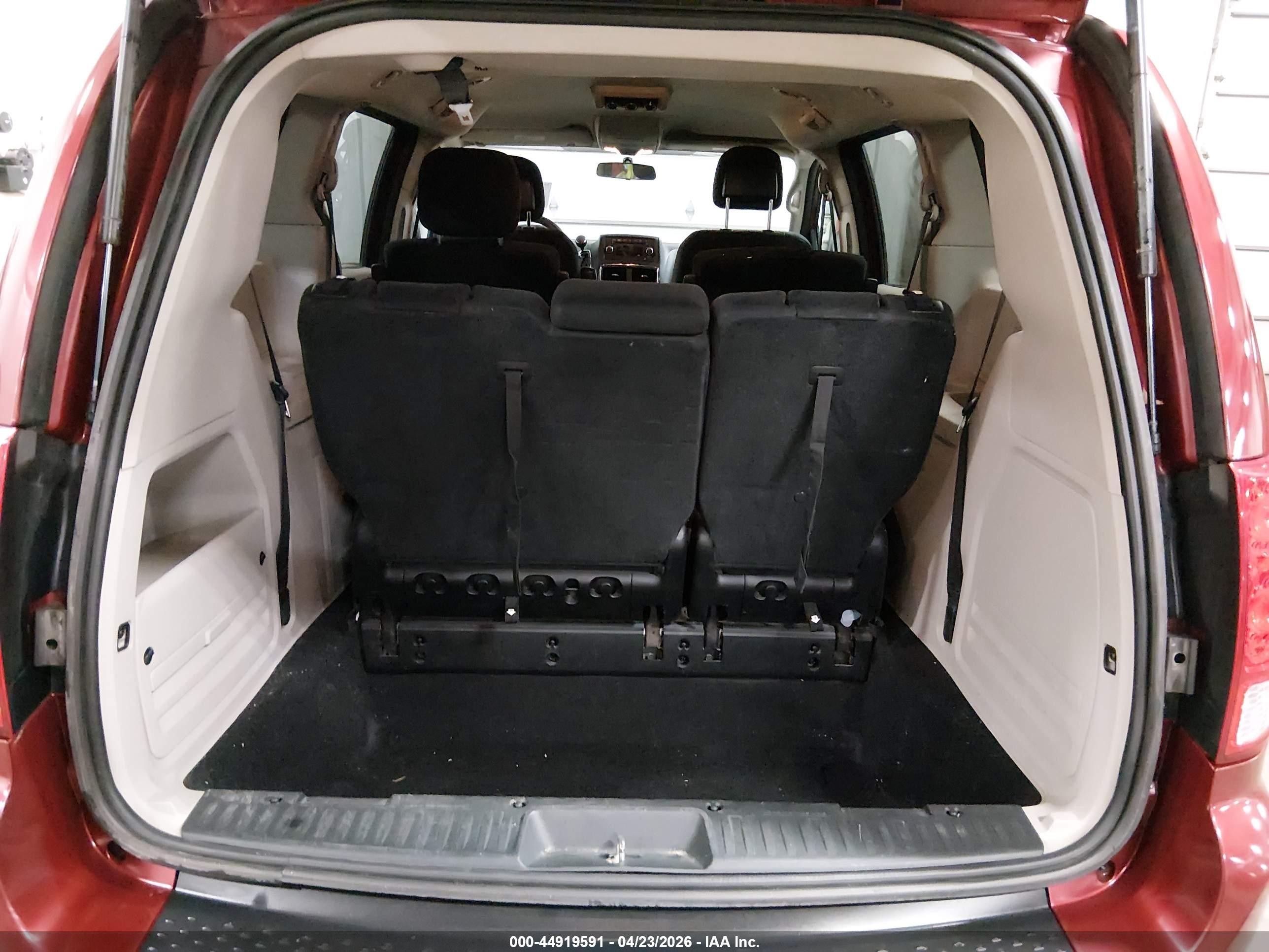 2011 Dodge Grand Caravan Express Red vin: 2D4RN4DG9BR715409