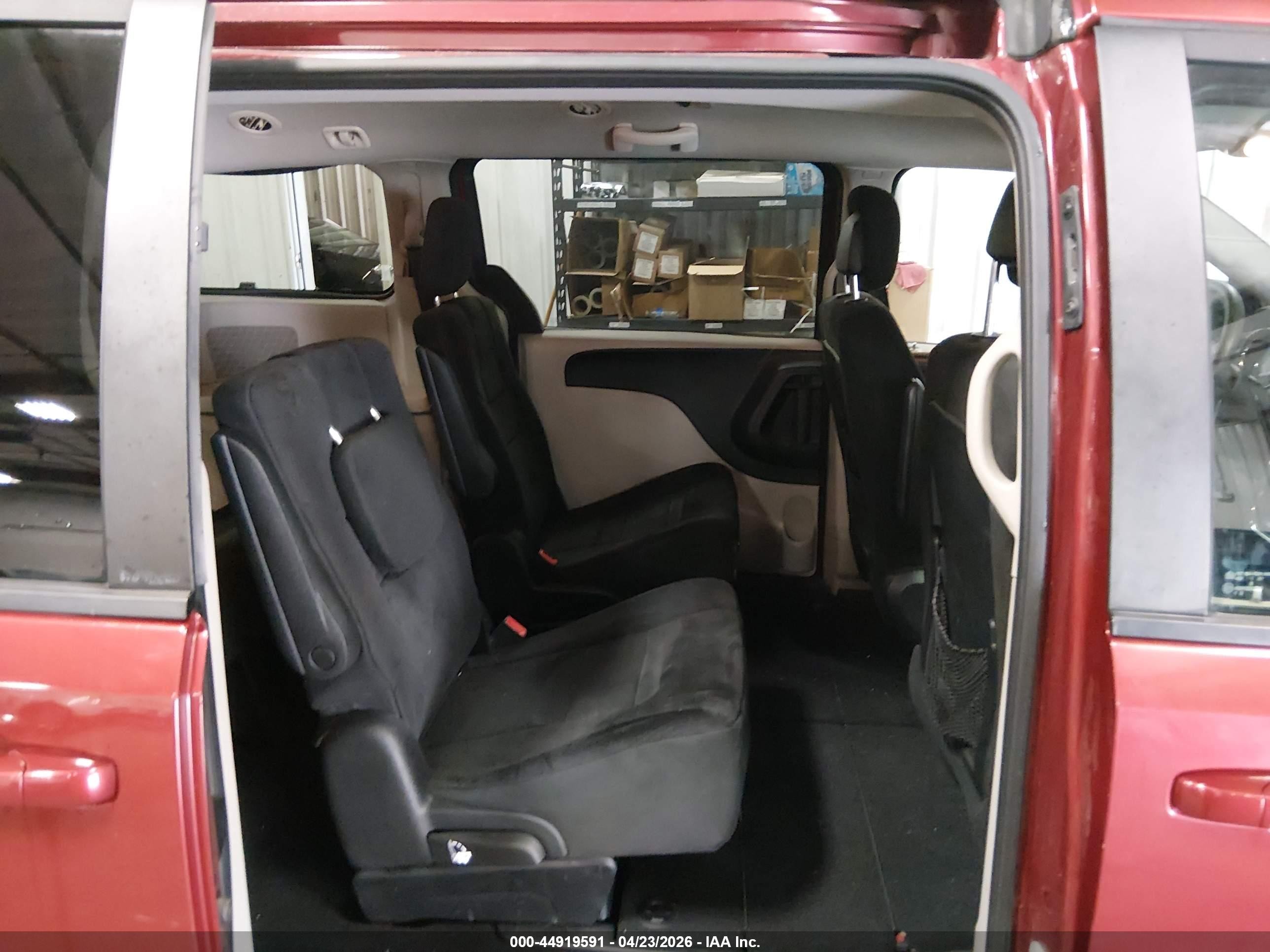 2011 Dodge Grand Caravan Express Red vin: 2D4RN4DG9BR715409